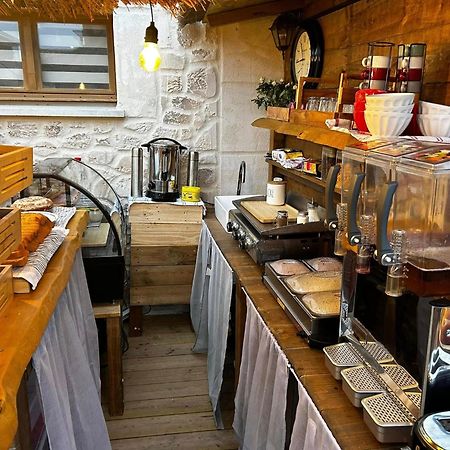 Les Chambres De Paulette Chambres A Theme Jack Sparrow Сент-Мари-ла-Мер Экстерьер фото