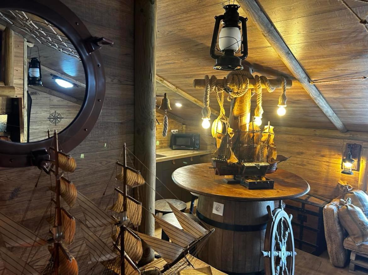 Les Chambres De Paulette Chambres A Theme Jack Sparrow Сент-Мари-ла-Мер Экстерьер фото