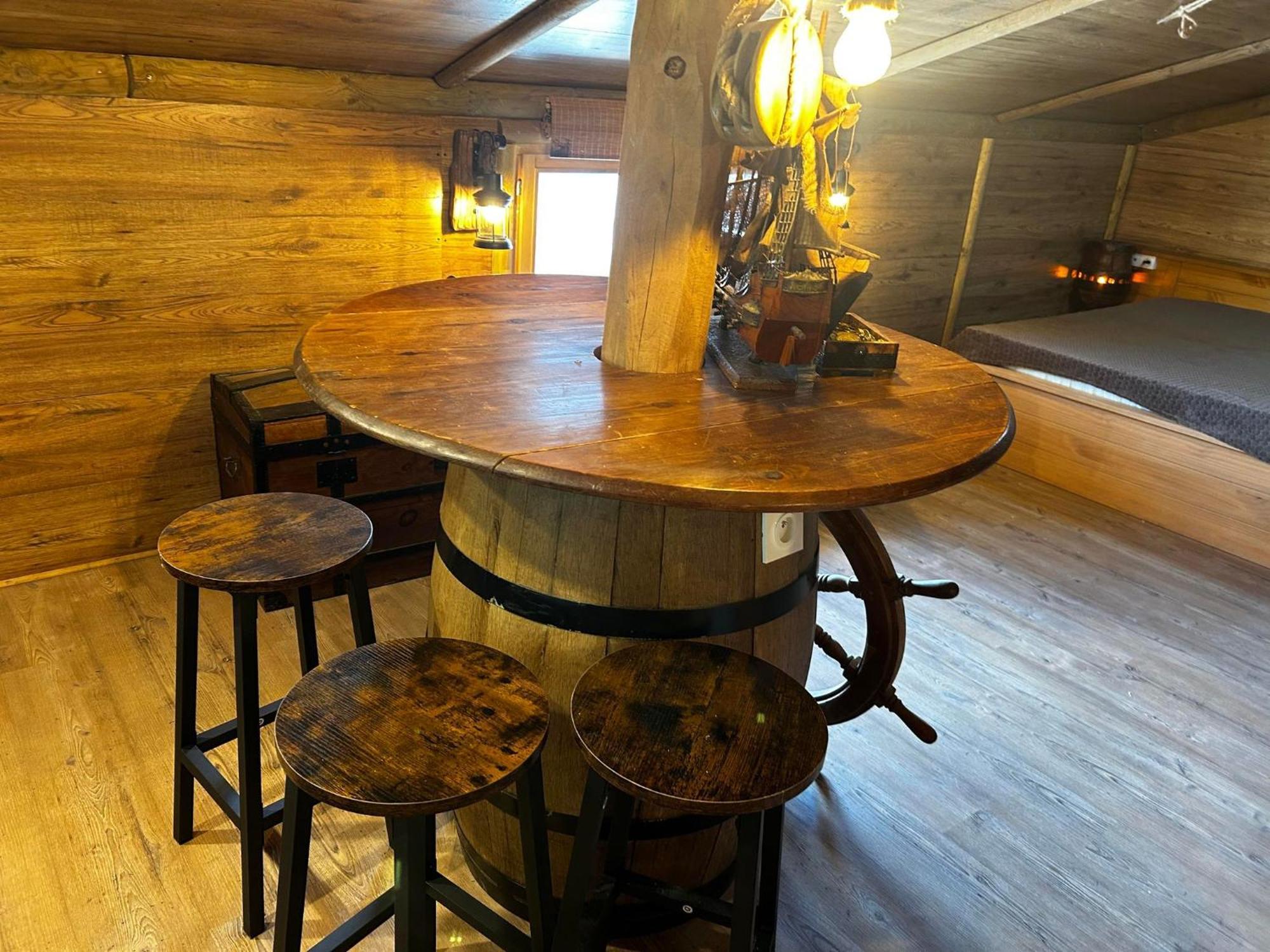 Les Chambres De Paulette Chambres A Theme Jack Sparrow Сент-Мари-ла-Мер Экстерьер фото