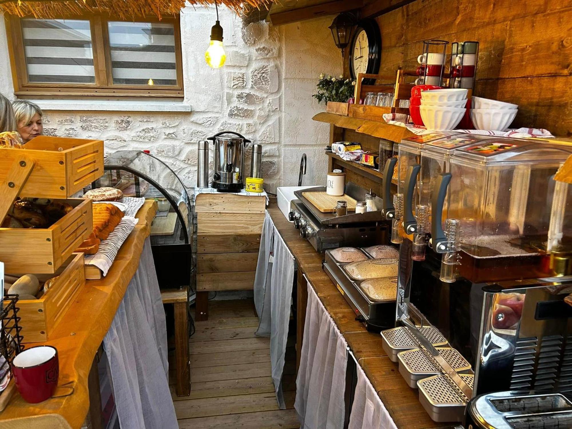 Les Chambres De Paulette Chambres A Theme Jack Sparrow Сент-Мари-ла-Мер Экстерьер фото